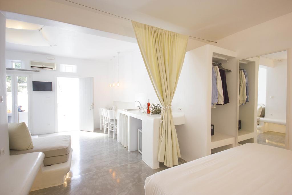 Aparthotel Flaskos Suites And More