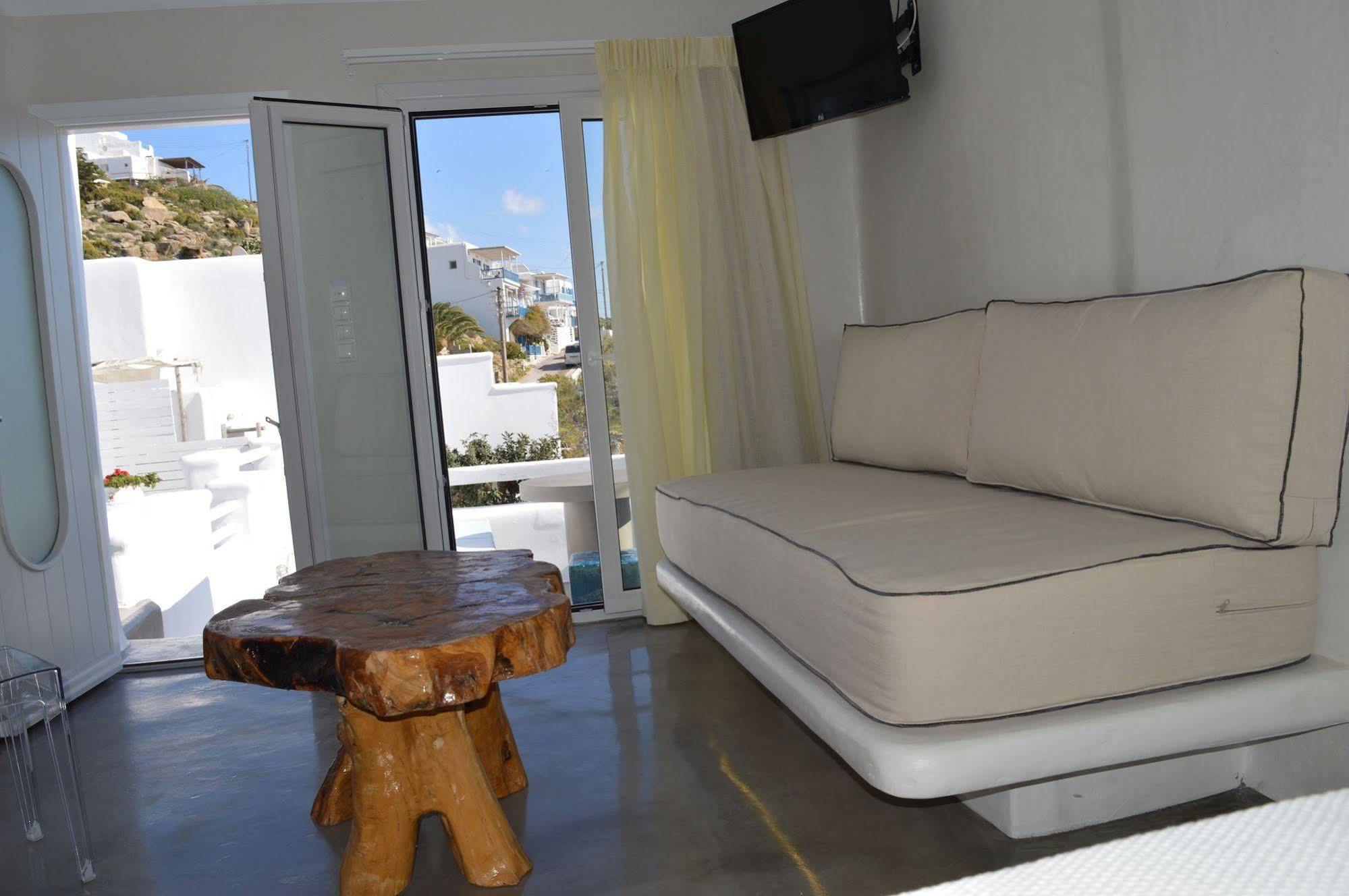 Flaskos Suites And More 4*