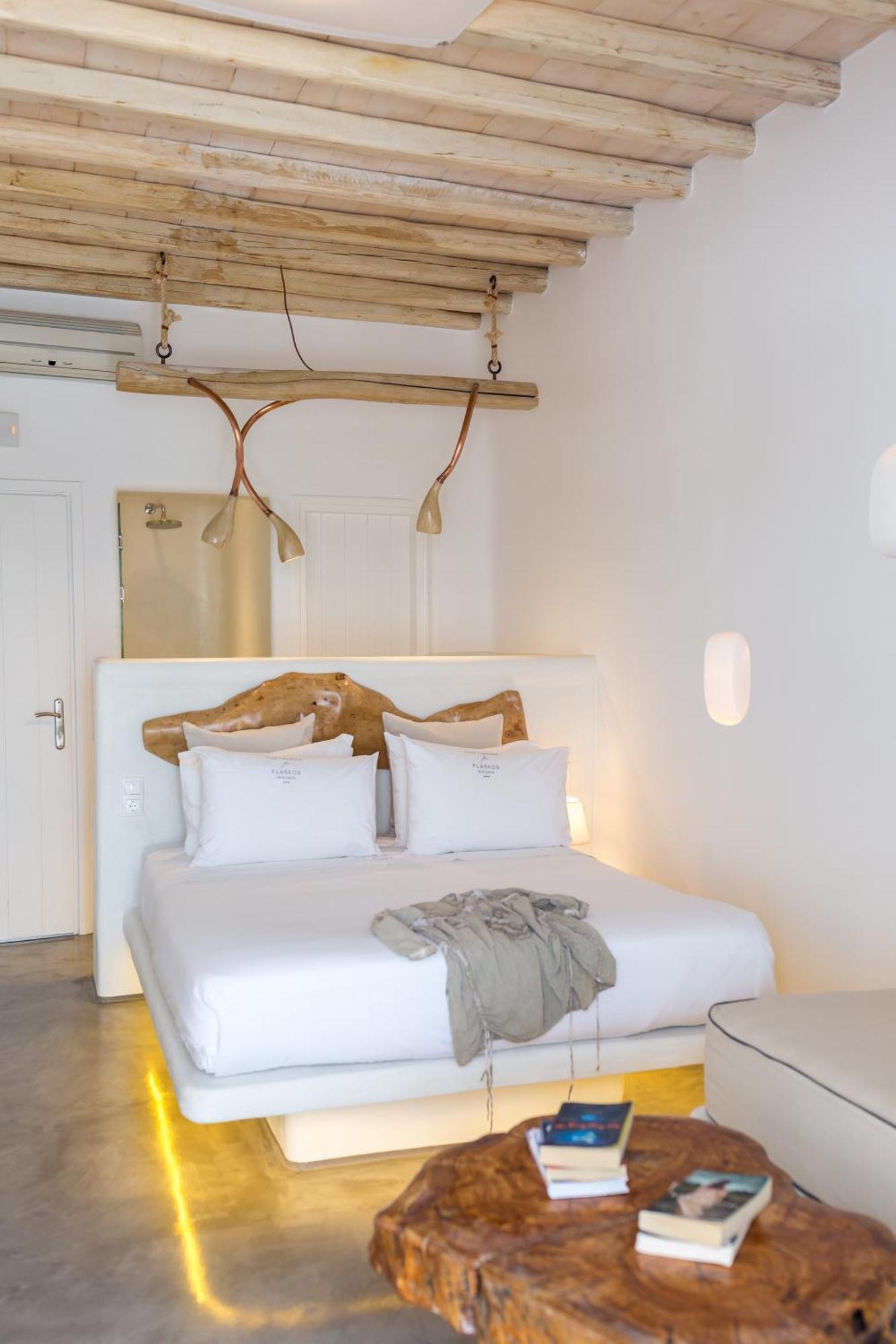 Aparthotel Flaskos Luxury Suites