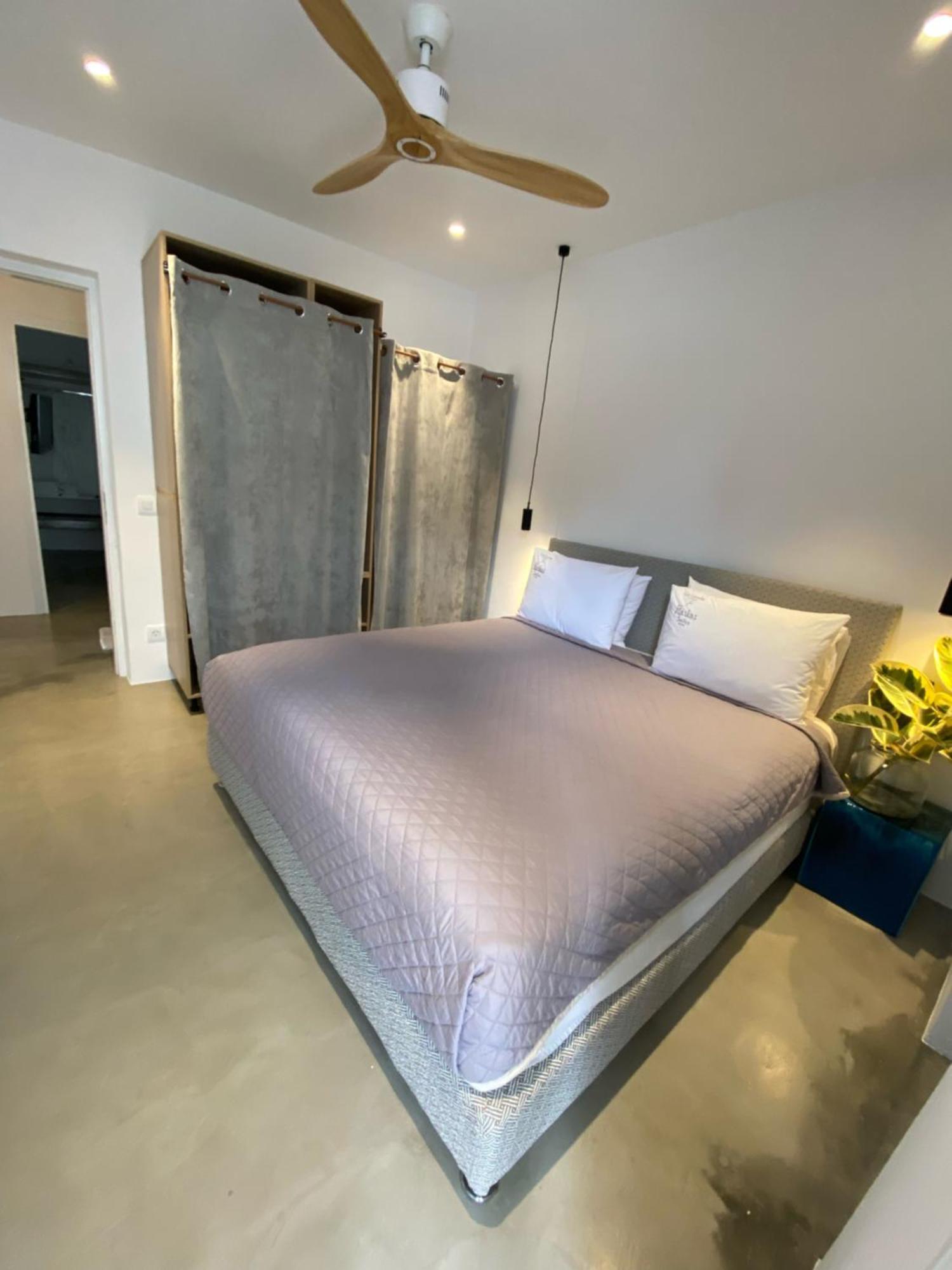 Aparthotel Flaskos Luxury Suites