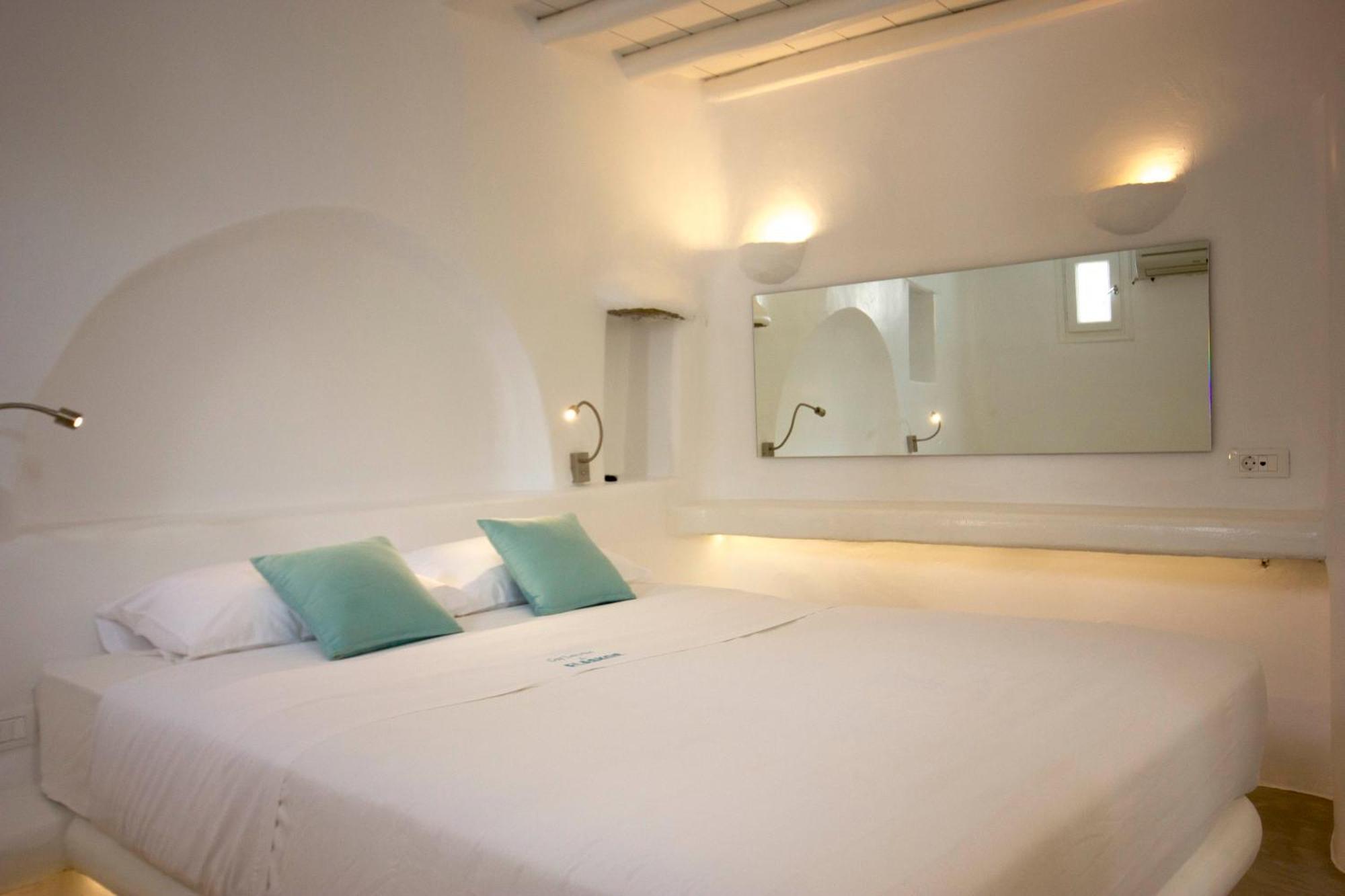 Aparthotel Flaskos Luxury Suites