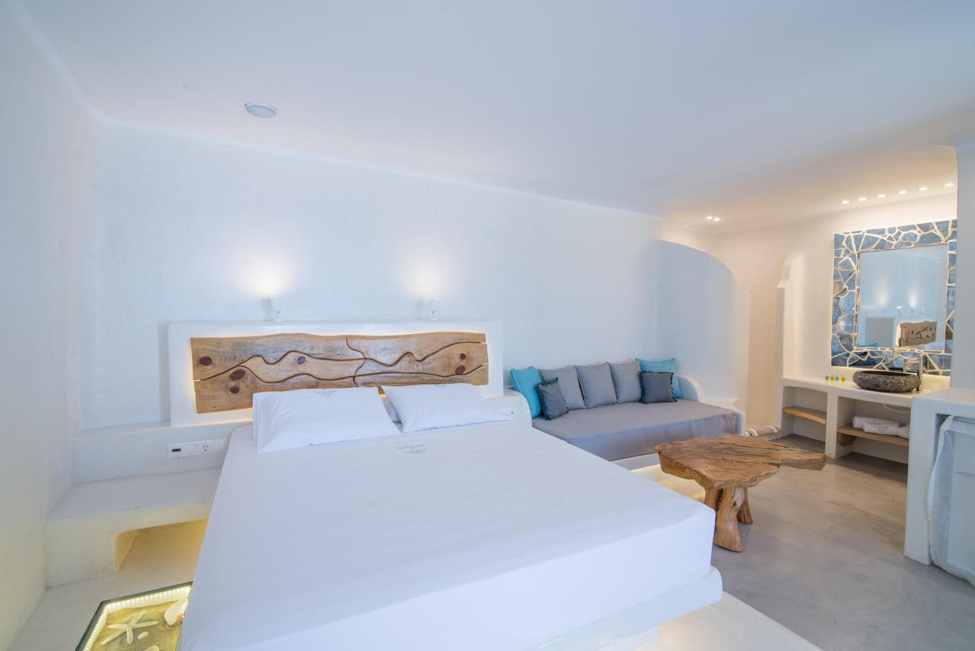 Flaskos Luxury Suites Aparthotel 4*